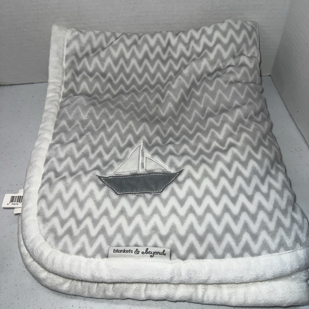 Blankets & Beyond Gray White Sailboat Baby Blanket Chevron Zig Zag 28" X 26"
